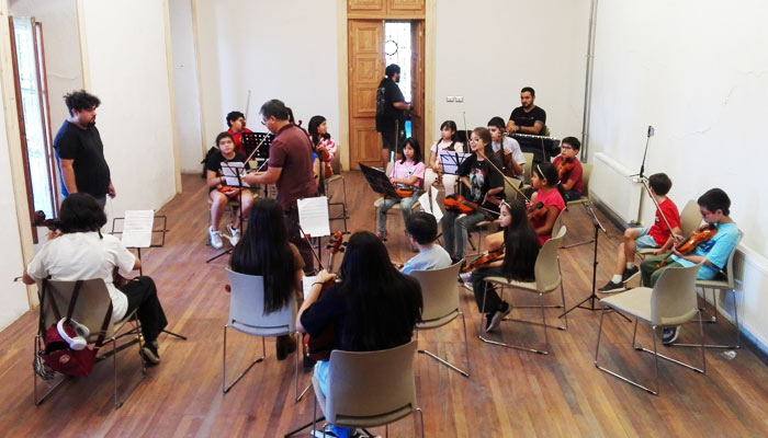 Con una integral participación de diferentes músicos e instrumentos, desde violines hasta profesionales cantantes de ópera, finaliza el esperado y prometedor "Taller de Verano de Iniciación Orquestal 2023", realizado por la Escuela de Cuerdas del profesor Alvaro Meza.